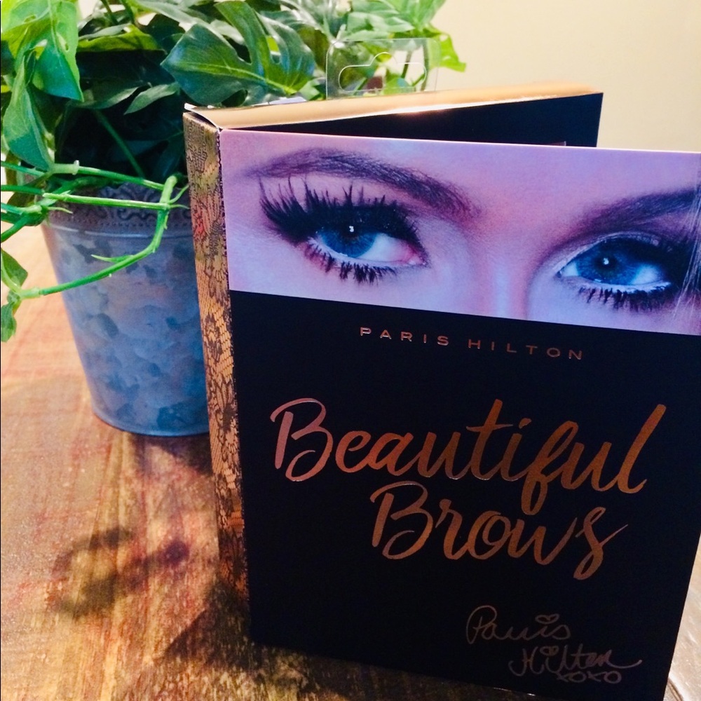 Paris Hilton Beautiful Brows Kit